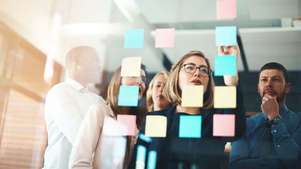 Créateurs d'entreprises en plein reflexion